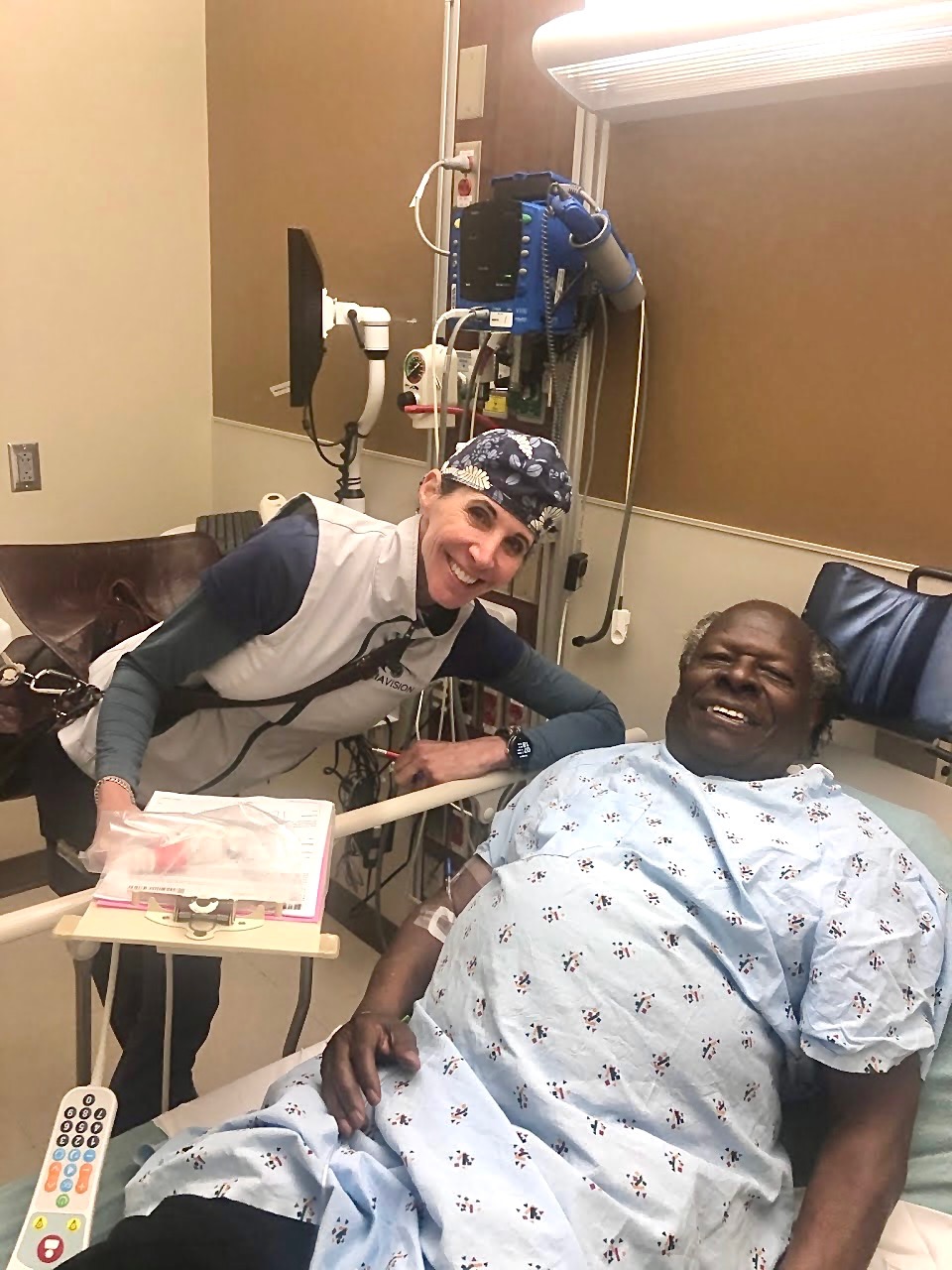 Jimmy Jackson & Dr. Monheit with TriaVision before his surgery