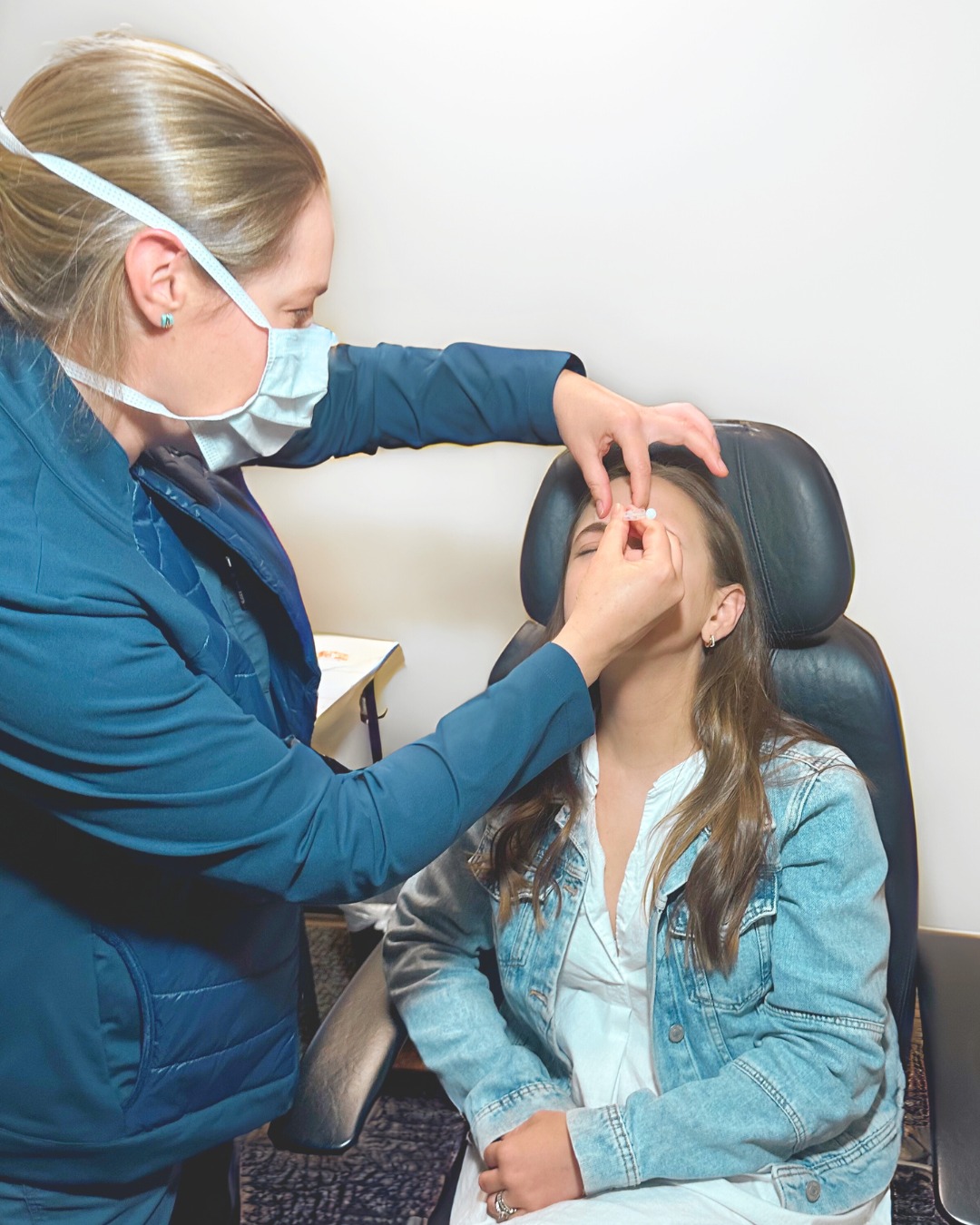 Dr. Lindsay Rhodes, MD injecting Botox into one of her patients 