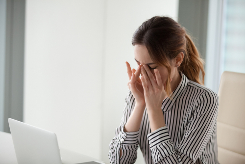 woman with irritated eyes